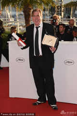 组图：蒂莫西-斯波获戛纳影帝 莫妮卡颁奖