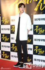 组图：池昌旭金素贤等助阵《A Hard Day》试映