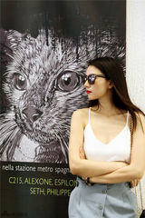 组图：高圆圆欧洲街拍曝光 多样搭配诠释百变美