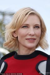 组图：布兰切特撑《驯龙高手2》 龙牙上衣超萌