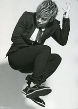 组图：岩田刚典半裸秀肉体美 看完根本把持不住