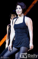 组图：韩星IVY演音乐剧再现七十年代经典