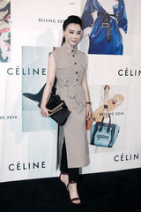 组图：王菲亮相品牌秀帅气十足 那英端庄典雅