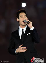 组图：金秀贤张杰合唱青奥主题曲 西装亮相彩排