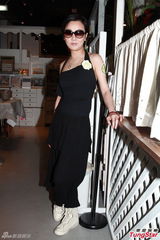 组图：叶蕴仪艺术学校开幕 张慧仪叹无暇陪子