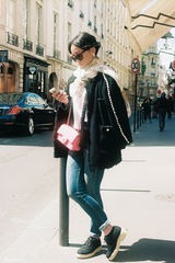 组图：恋爱中的宝贝！周迅透视装写真甜又美