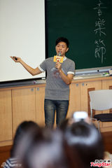 组图：韦礼安演说爆满 自曝曾被嫌歌声像头皮屑