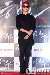 组图：JYJ金俊秀李秉宪等亮相《海雾》试映会