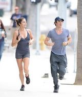 组图：“吸血鬼”伊恩与《暮光》妮基恋情曝光