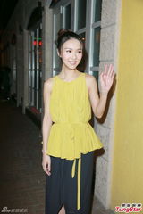 组图：经纪人黄柏高生日 杨千嬅等群星到贺