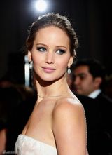 组图：“魔形女”詹妮弗劳伦斯:天生丽质何弃治