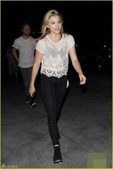 组图：超杀女邀小贝长子再约会 一同看演唱会