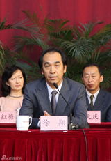 组图：中戏新生开学 女生素颜抢镜男生有型