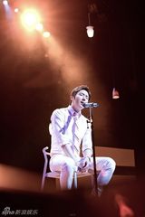 组图：韩星丁一宇日本粉丝会亲手作咖啡