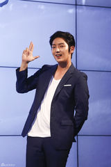 独家：《神枪手》李准基高调亮相 耍宝卖萌