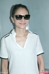 组图：李心洁素颜强颜欢笑 彭顺独自开溜逛街