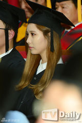 组图：少女时代徐贤出席毕业礼美翻 被授功劳奖
