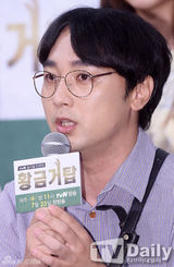 组图：韩星裴涩琪出席发布 穿白裙仙气足