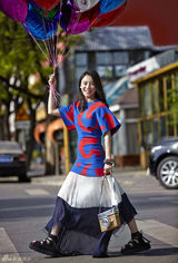 组图：袁姗姗夏日时尚街拍曝光 俏皮不乏性感