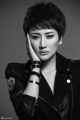 组图：刘迪妮黑白写真大片帅气十足