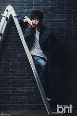 组图：韩星金载沅拍写真 杀人微笑展熟男魅力