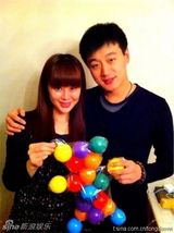 组图：明星微博晒与“环保熊”合照 宣传环保理念