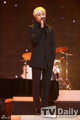 组图：SISTAR孝琳M字腿惹火 EXO小分队抒情回归