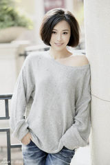 组图：张曦文曝初春写真 现代装显小清新