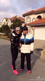 组图：元宵情人双节 范冰冰嘟嘴森蝶送妈妈礼物