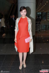 组图：陈思思访港献声 向失恋阿娇表示慰问