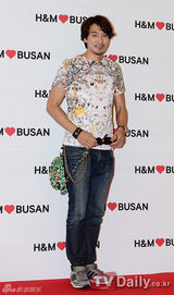 组图：韩星f(x)SEVEN等亮相名品开业派对