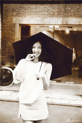 组图：傅晶复古文艺写真 似白莲悄然绽放