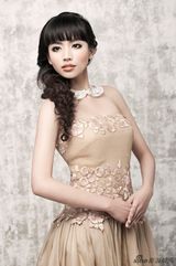 组图：刘惜君拍摄杂志大片 化身城堡白雪公主