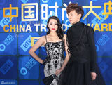 组图：宁丹琳2011中国时尚大典红唇白肌玩蕾丝诱惑