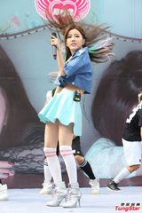 组图：BY2新专辑庆功钟爱肌肉男 露底拼人气