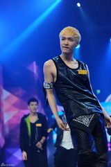 高清组图：EXO大本营合体变狼族少年开心玩游戏