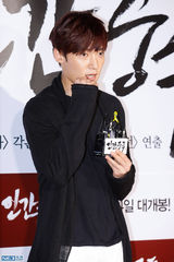 独家高清：金泰熙权相佑大咖齐捧场宋承宪新片