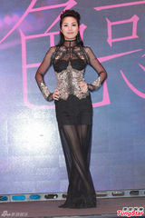 组图：人妻也性感！杨千嬅大胆尝试蕾丝透视装