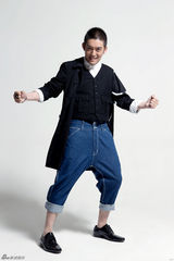 组图：张博写真新鲜出炉 变身时尚大魔术师