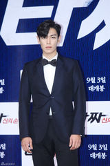 组图：申世京TOP(崔胜贤)等宣传19禁新片《老千2》