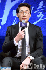 组图：《为了皇帝》发布会 李民基朴成雄大对决