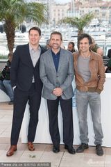 组图：《狐狸猎手》塔图姆客串摄影师耍宝不停