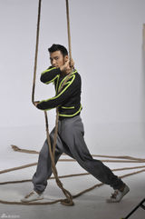 组图：贺刚型男时尚大片 秀肌肉释放荷尔蒙魅力