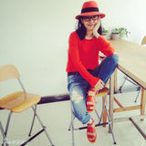 组图：白百何素颜私房照曝光 小妞玩转混搭时尚