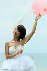 组图：《求爱嫁期》马晓灿抹胸婚纱性感献激吻