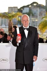 组图：评委会大奖诞双黄蛋 25岁导演多兰落泪