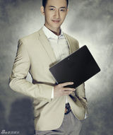 组图：王阳封面大片化身商务精英男人味儿足