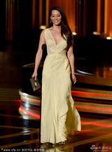 组图：保尔获剧情类最佳男配角 刘玉玲黄裙颁奖