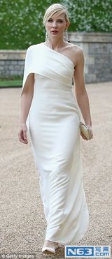 组图：章子怡赴英皇家慈善晚宴 赞威廉王子亲切