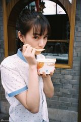 组图：黄灿灿发贪吃照 烟火气中显清丽